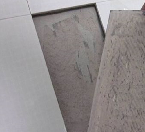江都瓷砖空鼓维修公司分享瓷砖铺贴时如果打浆（即涂抹在瓷砖背面和基层上的砂浆或瓷砖胶）过少，会带来以下问题